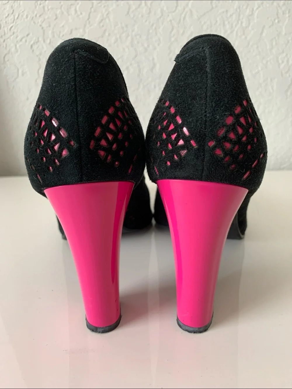 Bravo Black and Hot Pink Cutout Block Heel Pumps Shoes Size EU41